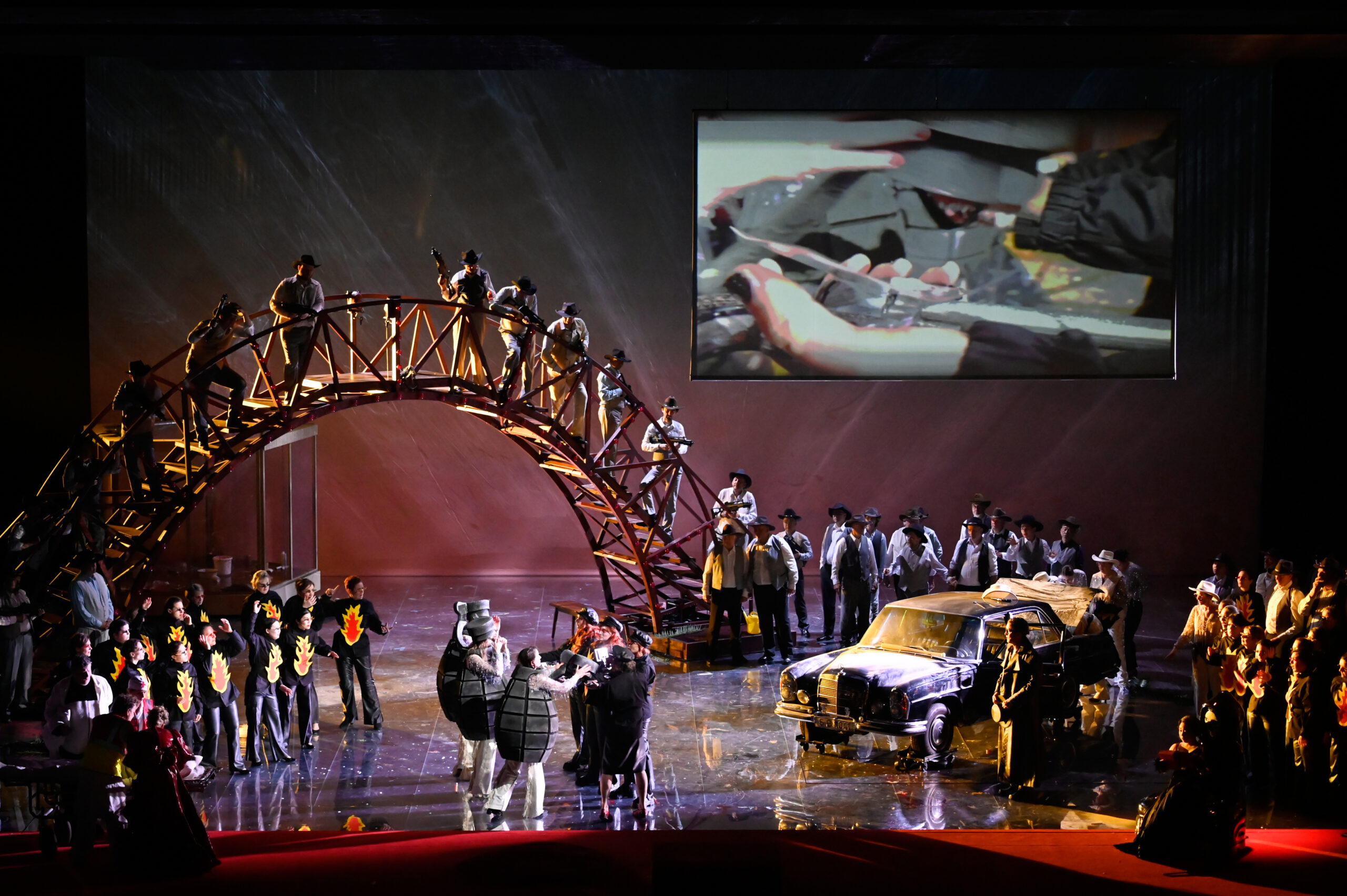 Deutsche Oper Berlin,
"Nixon in China" von John Adams, Libretto von Alice Goodman
Premiere: 22.6.2023
Musikalische Leitung: Daniel Carter, Künstlerische Leitung: Hauen und Stechen, Regie: Franziska Kronfoth und Julia Lwowski, Bühne: Yassu Yabara, Kostüme: Christina Schmitt, Video, Live-Kamera: Martin Mallon, Licht: Henning Streck, Dramaturgie, Carolin Müller-Dohle, Chor: Jeremy Bines
Chou En-lai - Kyle Miller
Richard Nixon - Thomas Lehman
Henry Kissinger - Seth Carico
Nancy T’ang, erste Sekretärin Maos - Karis Tucker, Elissa Pfaender (22.06.2024)
Zweite Sekretärin Maos - Elissa Pfaender, Deborah Saffery (22.06.2024)
Dritte Sekretärin Maos - Davia Bouley
Mao Tse-tung - Ya-Chung Huang
Pat Nixon - Heidi Stober
Chiang Ch’ing, Maos Frau - Hye-Young Moon
Ching Hua (Schauspielerin 1) - Gina-Lisa Maiwald
Ching Hua (Schauspielerin 2) - Angela Braun
Ching Hua / Hung (Schauspieler) - Thorbjörn Björnsson
Tänzer / Performer - Jean Chaize
Tänzerin / Performerin - Brigitte Cuvelier
Chöre - Chor der Deutschen Oper Berlin
Orchester - Orchester der Deutschen Oper Berlin

Copyright (C) Thomas Aurin
Gleditschstr. 45, D-10781 Berlin
Tel.:+49 (0)30 2175 6205 Mobil.:+49 (0)170 2933679
Veröffentlichung nur gegen Honorar zzgl. 7% MWSt. und Belegexemplar
Steuer Nr.: 11/18/213/00804, UID Nr.: DE 170 902 977
Commerzbank, BLZ: 810 80 000, Konto-Nr.: 316 030 000
SWIFT-BIC: DRES DE FF 810, IBAN: DE07 81080000 0316030000